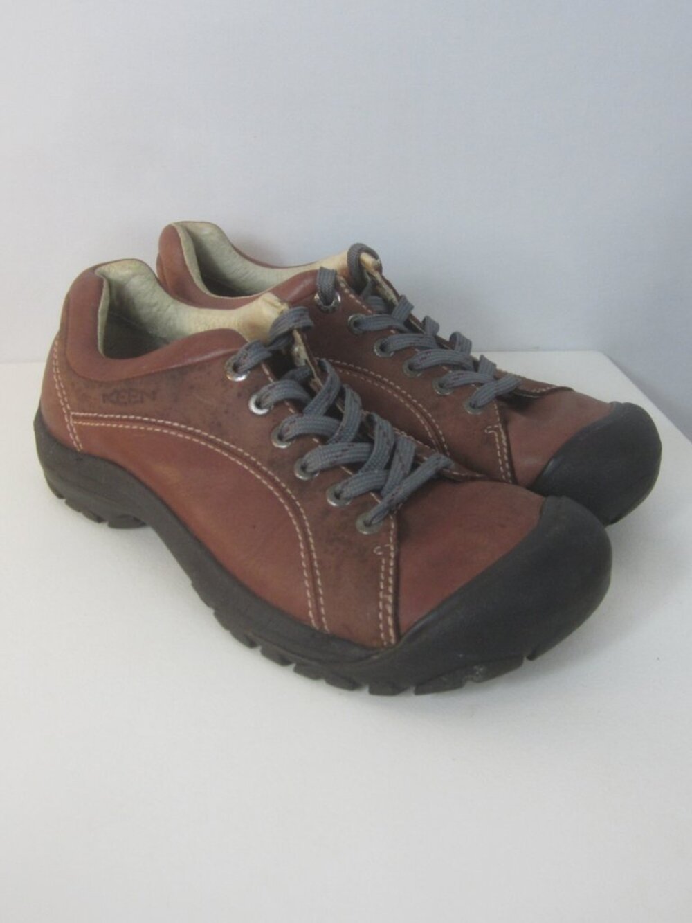 Keen Women 9 Dark Burdundy Red Leather Sneakers 6 Hole Lace Walking Shoes 39.5 - Picture 2 of 6
